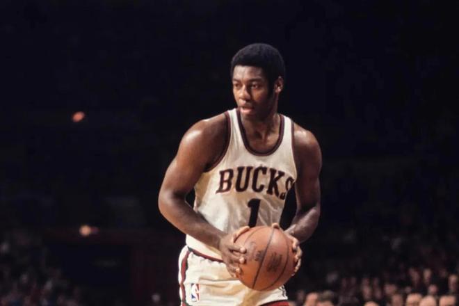 欧冠战报：里奥斯传射巴雷罗破门，本菲卡2-0完胜那不勒斯